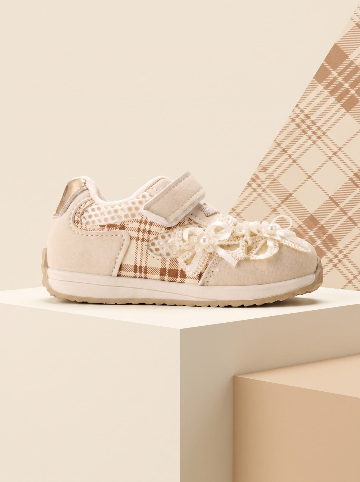 The Little Boo white bow sneakers for kids