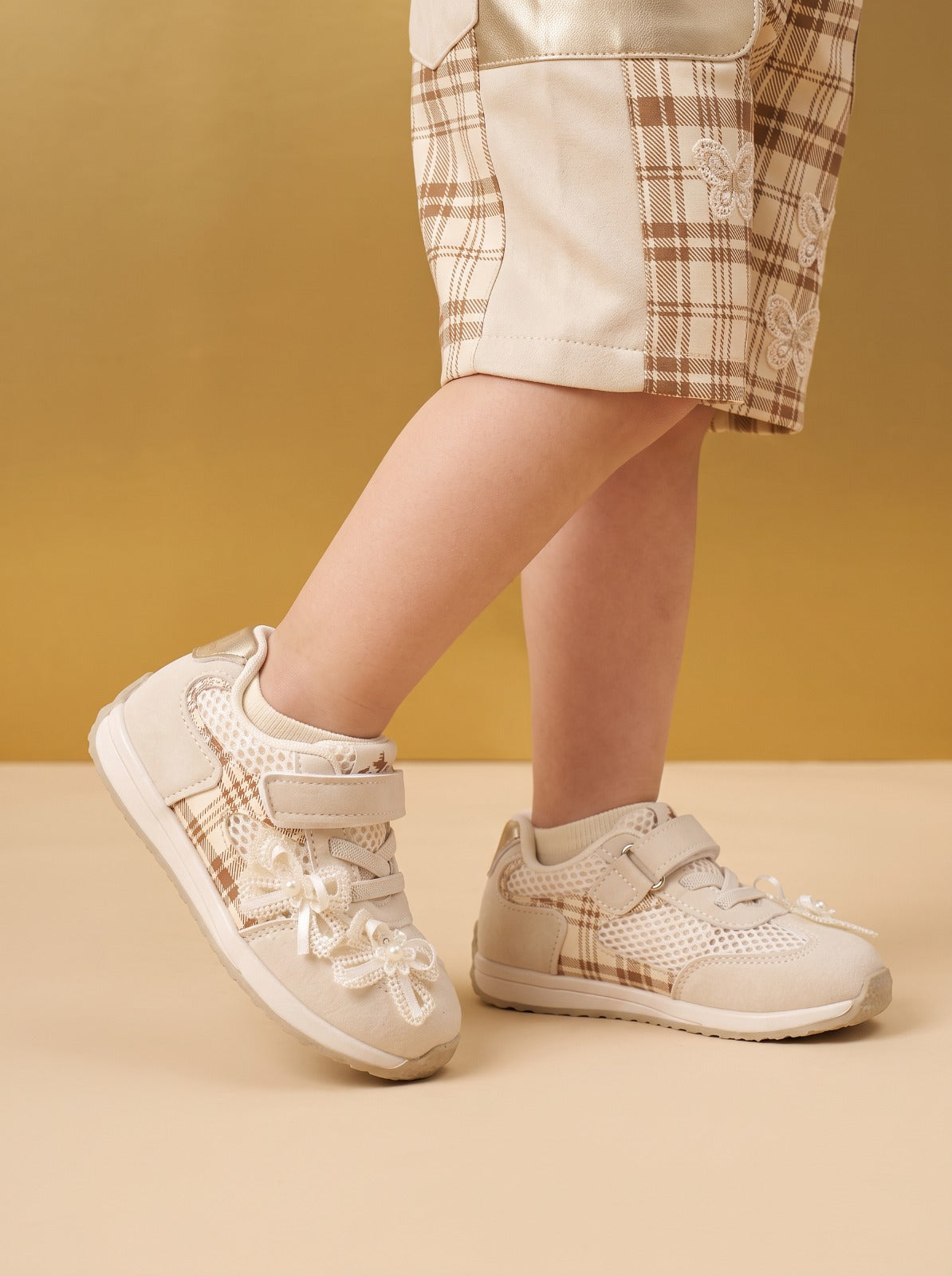 The Little Boo white bow sneakers for kids